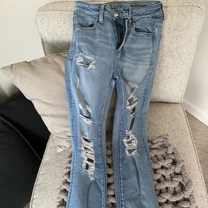 AMERICAN EAGLE Ripped Light Wash Skinny Jegging